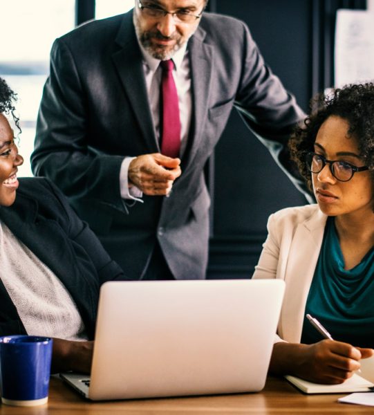 business-people-discussion